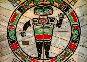 artwork adorning entrance to Tsatsinukwomi Big House