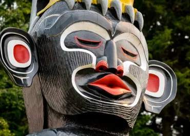 Cedar pole at Tsatsinukwomis